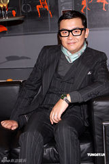 幻灯图集：方力申开画廊众星捧场 陈慧琳等助阵