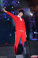 组图：严爵挑战唱跳险破音 林俊杰压轴热舞