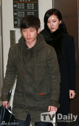 组图：李丞涓张美仁爱出席涉药案法院宣判