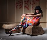 组图：包文婧爵士大片曝光 七彩飞鼠裤嬉皮艳丽