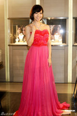 组图：侯佩岑想邀周杰伦上节目 不满被八卦抹黑