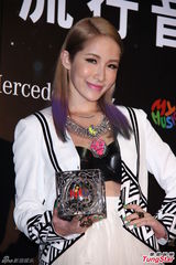 高清图：萧亚轩范玮琪五月天等亮相音乐颁奖礼