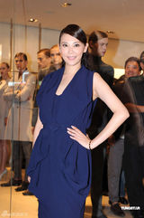 组图：陈法拉红裙亮相 阮经天否认接拍《大话西游》