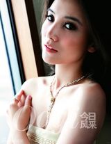 幻灯图：小宋佳珠宝大片 珠光宝气营造梦幻惊艳