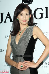 组图：林志玲否认上海买房 代言秀场身姿曼妙