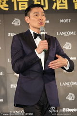 组图：金马奖闭幕庆功酒会获奖者开心亮相