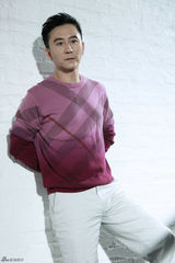 组图：赵毅温雅绅士写真 内敛沉稳展成熟魅力