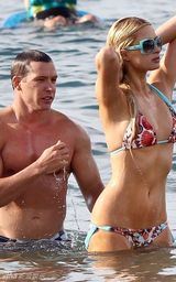 高清组图：帕丽斯-希尔顿夏威夷海滩戏水秀双波