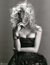 高清组图：凯特-莫斯复古杂志写真化身摇滚女郎