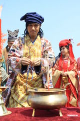 组图：Twins再度合体 美艳女妖造型曝光