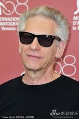 组图：《危险方法》记者会 奈特莉花裙黑超抢眼