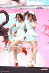 组图：BY2为新EP和写真造势 超短裙秀美腿