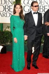 高清图：朱莉闪片绿裙华丽 皮特墨镜遮面耍个性