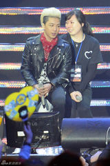 组图：BIGBANG三成员与香港粉丝共度情人节