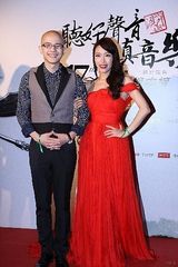 组图：李宇春等亮相榜中榜 雨神萧敬腾驾到