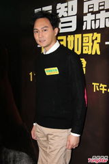 组图：张智霖亮相签唱会 气质优雅帅气养眼