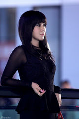 组图：《一仆二主》闫妮演绎职场御姐范