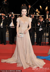 幻灯图集：《日照重庆》戛纳首映 王小帅获最高礼遇