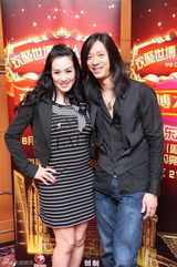 高清图：钟丽缇夫妇甜蜜共唱爱曲 大曝夫妻保鲜秘籍