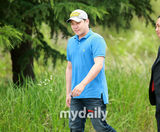 幻灯图：SJ成员强仁入伍现场 正式参军为期两年