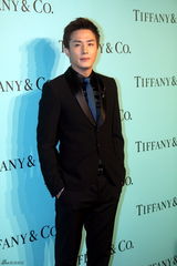 组图：莫文蔚钟丽缇等亮相品牌红毯秀