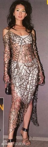 组图：林志玲漫漫成名路 胸围渐增曾拍湿身艳照