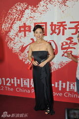 组图：谭咏麟曾志伟助阵2012中国爱慈善盛典