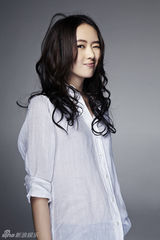 组图：童瑶最新写真曝光  白衬衫演绎文艺女青年