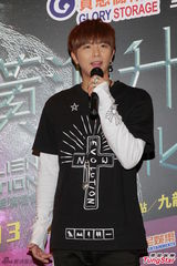 组图：黄鸿升劲歌热舞开唱 生日愿望找到女友