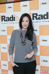 组图：王馨平接受访问 自曝将重游蜜月地澳洲