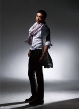 组图：李佳航登《魅力先生》杂志潇洒耍酷