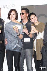 组图：袁咏仪称与张智霖拍戏辛苦 想与黄日华擦火花