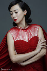 组图：翁虹情人节红妆上阵 展自信女人幸福美