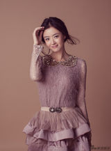 组图：蒋欣写真曝光 霸气贵妃演绎现代温婉气质