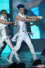 组图：JPM个唱露点庆功 杨丞琳Kimberley捧场