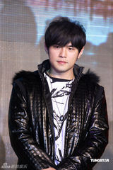 幻灯图：周杰伦现身京城 捞金代言行程匆忙