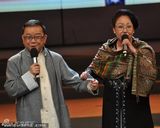 组图：王刚女儿女婿首亮相 台上庆生洋女婿表演武术