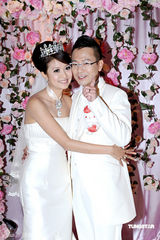 高清：陈国邦迎娶罗敏庄现场洒泪 众无线艺人道贺