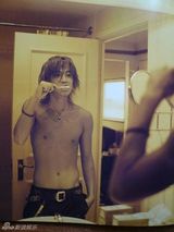 策划：上杂志被脱光的日本一线男星 全裸肉搏战