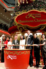 高清图：周迅化身月亮女神 求教诺贝尔奖得主高锟