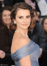 高清组图：奥斯卡红毯潘妮洛普-克鲁兹蓝色礼服