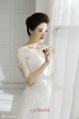 组图：蒋欣登《新娘》封面 婚纱加身变幸福女人