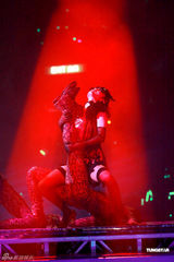 组图：容祖儿尾场演唱会性感热舞 动作狂野令人窒息 