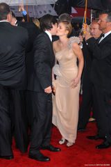 幻灯图集：巴里摩尔和男友逛街 摩登美女幸福素颜