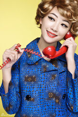 组图：应采儿时尚大片波普风 金发红唇造型似梦露