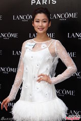 组图：佘诗曼与TVB有合约 与岑丽香同行感年轻