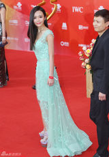 组图：汤晶媚化身绿色精灵亮相北京电影节