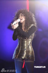 组图：五月天张惠妹等接力开唱 领众人跨越2011年