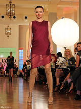 高清组图：辣妈超模米兰达-可儿现身悉尼走秀