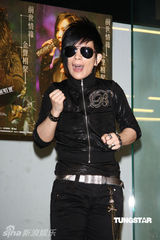 幻灯图集：潘美辰演百老汇歌舞秀 型男温升豪助阵